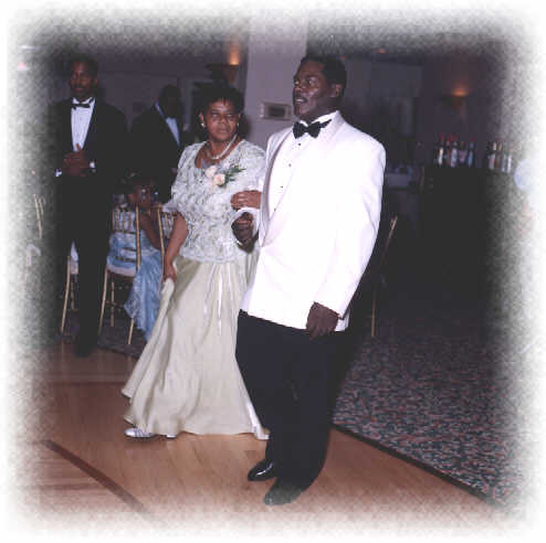 PadgetandMomReceptionEntrance.jpg (24933 bytes)