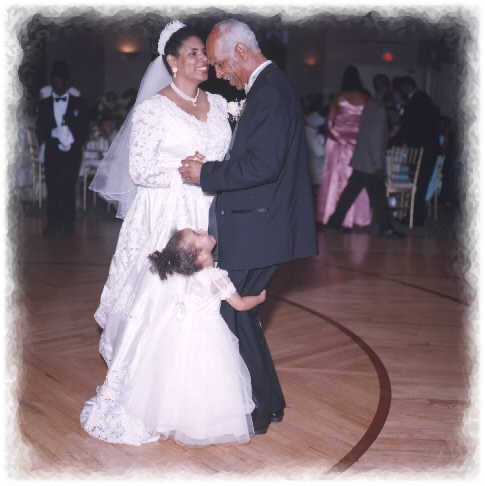 fatherdaughterdance.jpg (23598 bytes)